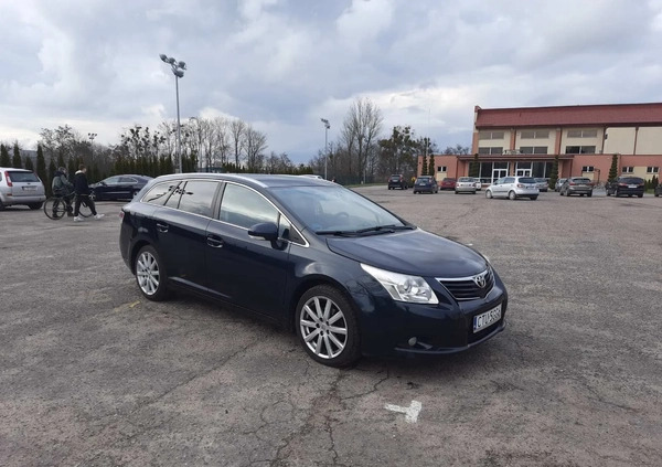 Toyota Avensis cena 27500 przebieg: 245000, rok produkcji 2011 z Tuchola małe 137